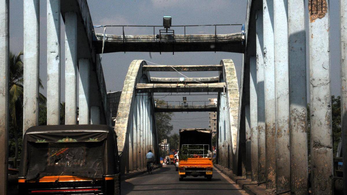 Traffic regulations in Aluva from Oct. 28 for bridge repair work