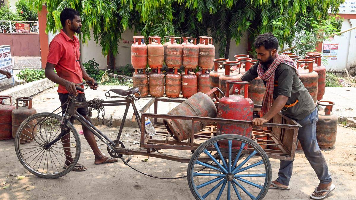 Main LPG distributors' unions oppose strike, seek dialogue for commission hike