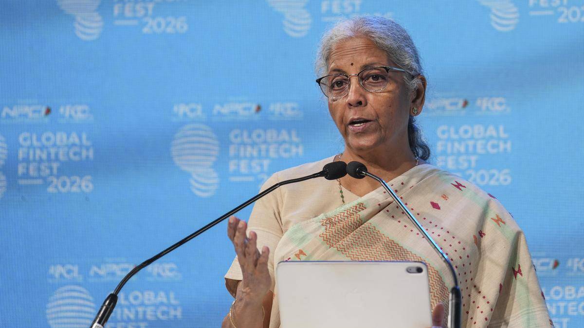 El RBI continuará sus esfuerzos para frenar la volatilidad de la rupia; factores externos que impulsan la caída de la divisa: Nirmala Sitharaman