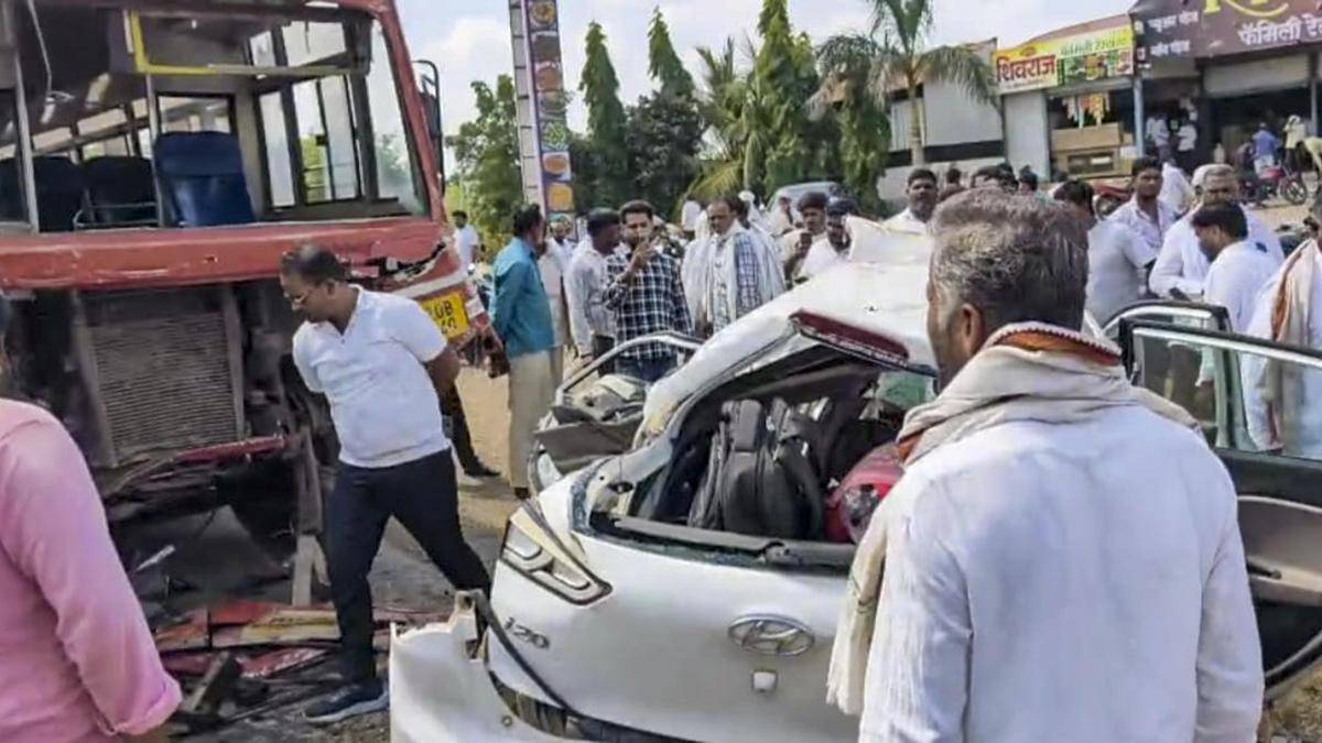 Five killed as car crashes into State transport bus in Maharashtra's Beed district