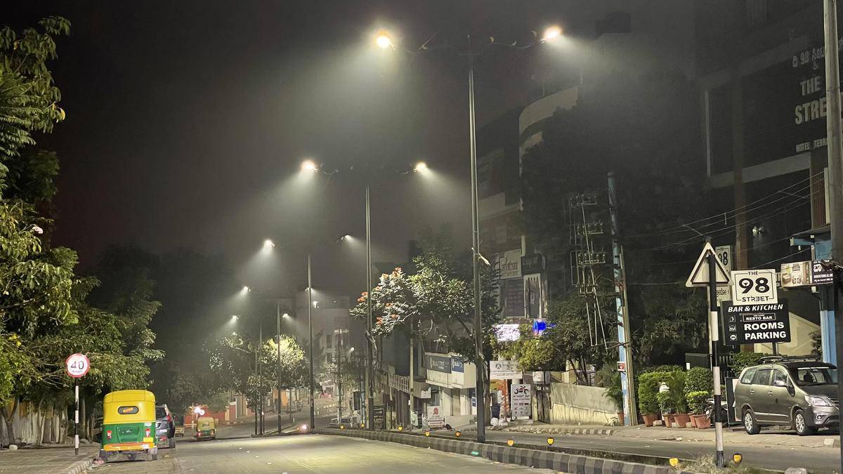Krishna Byre Gowda sets October 31 deadline for replacement of streetlights