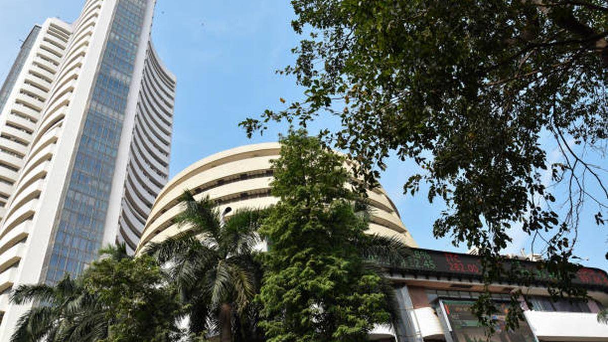 Stock markets fall in early trade amid persistently elevated crude oil prices, IT selling