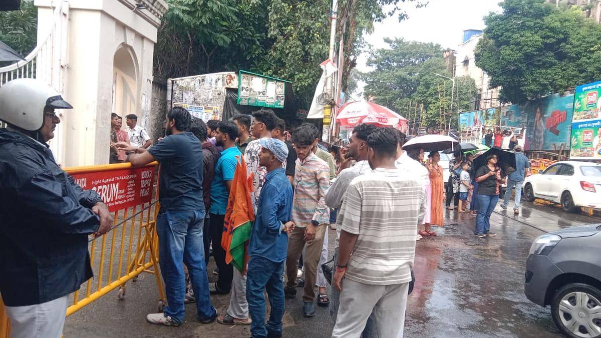 ABVP accuses Left outfits of defacing Vivekananda poster at Presidency University; probe panel formed