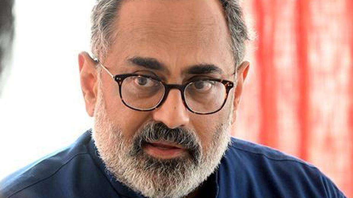 Pétition au gouverneur de Kerala pour une action contre le ministre des affaires du jeune O.J. Janeesh