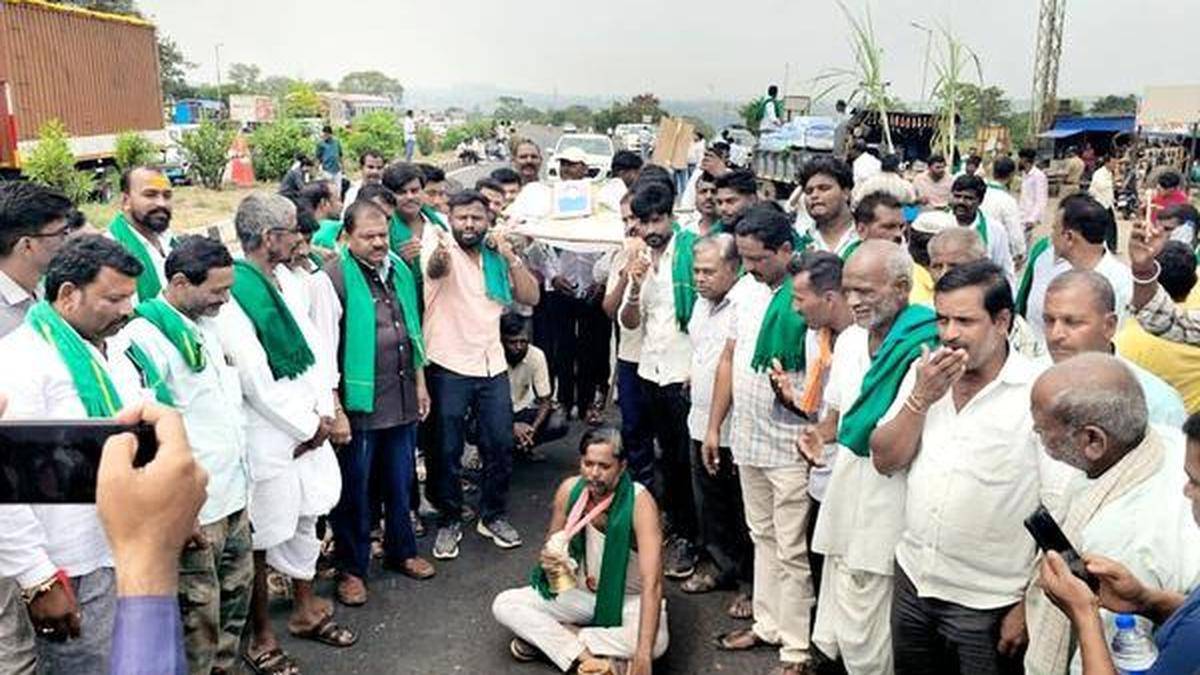 Union Minister Pralhad Joshi, former CM Jagadish Shettar seek time from sugarcane farmers of Karnataka at late night meeting in Hubballi