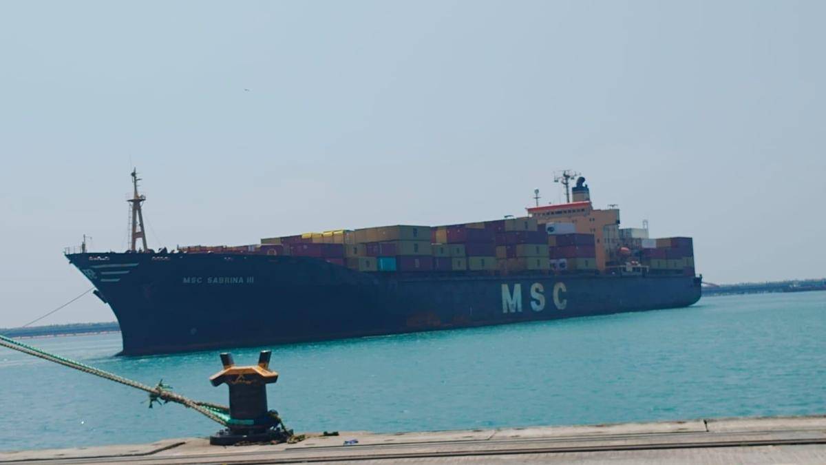First import container arrives at Vizhinjam