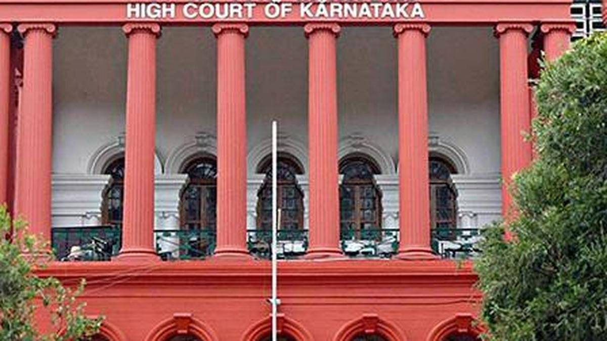 Karnataka HC zieht KPSC und Verkehrsbehörden wegen falscher Zertifikate für Ausbildung in nicht existierenden schweren Fahrzeugen mit Benzinmotor auf