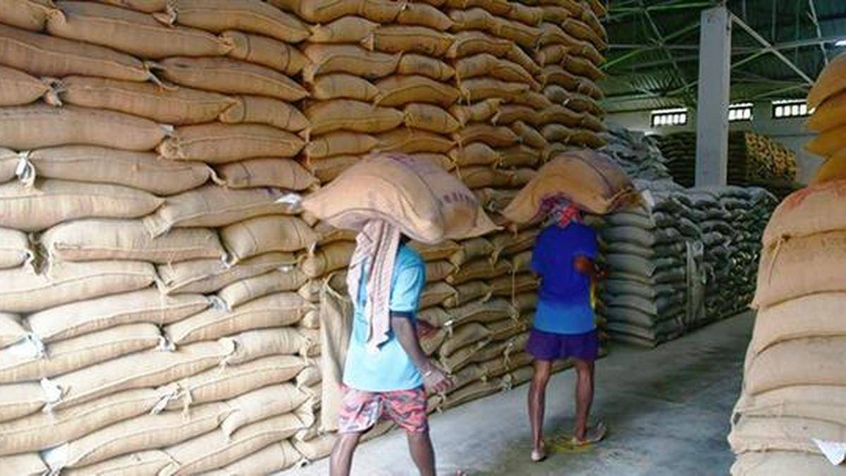 ধানের আধিক্য মেটানোর জন্য চালের জন্য অতিরিক্ত সঞ্চয় তৈরি করবে ওড়িশা