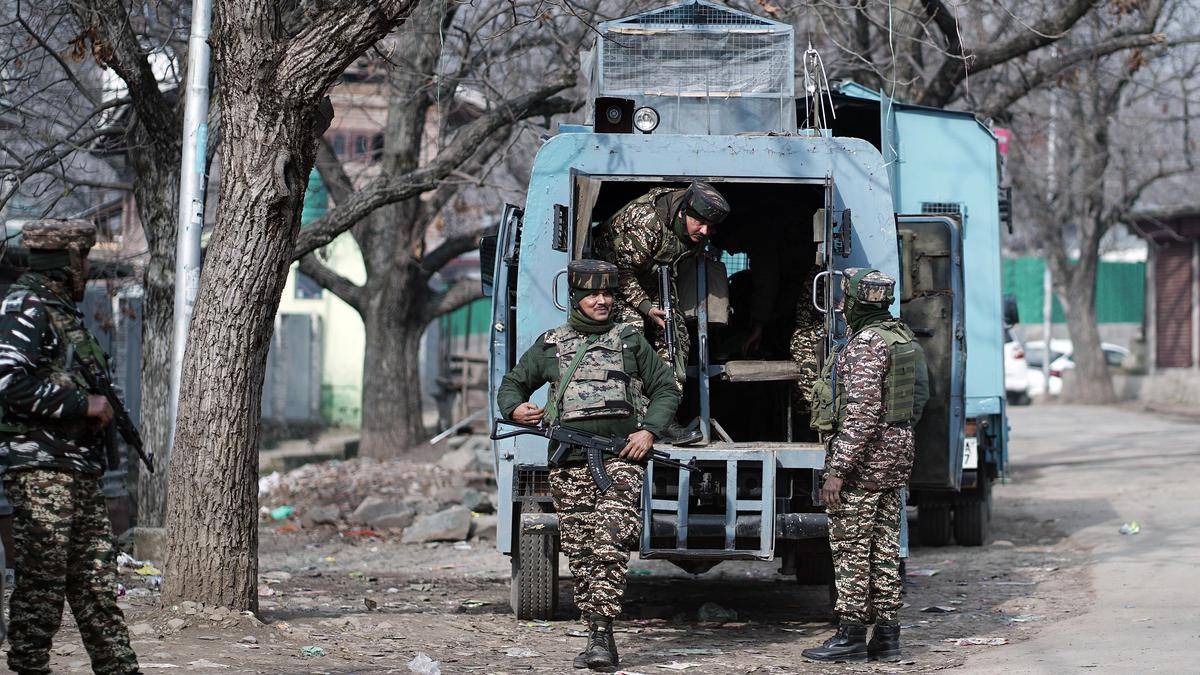 J & K এর পুঞ্চে সন্ত্রাসবাদীদের আস্তানা ফাঁস; AK-47, ছয়টি হ্যান্ড গ্রেনেড উদ্ধার
