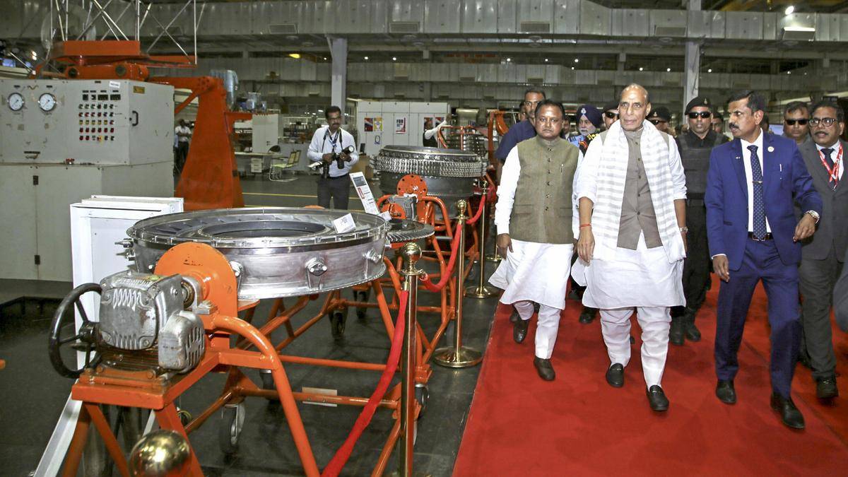 Verteidigungsminister Rajnath Singh stellt die heimische Flugzeugmotorfähigkeit für AMCA vor