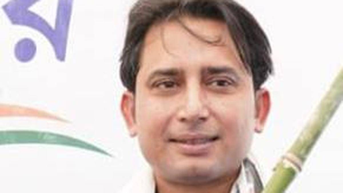 पश्चिम बंगाल के आवास में आग लगने के बाद सागरदीघी विधायक बायरन विश्वास जलकर घायल