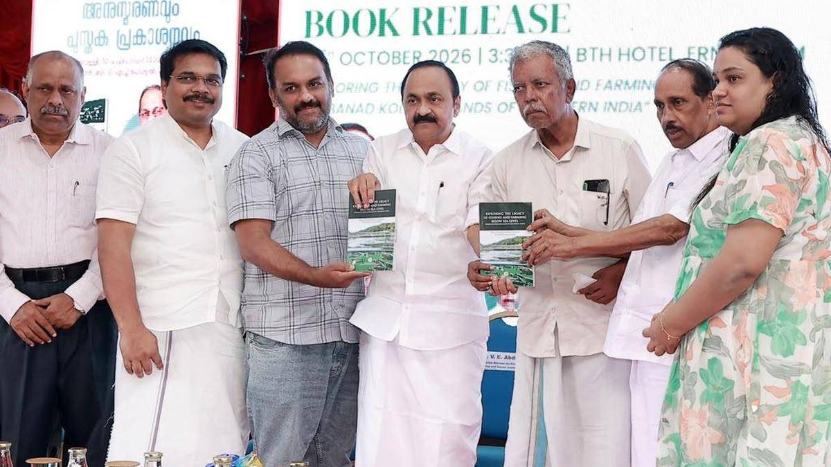 Keralam Chief Minister calls for protecting Vembanad lake system
