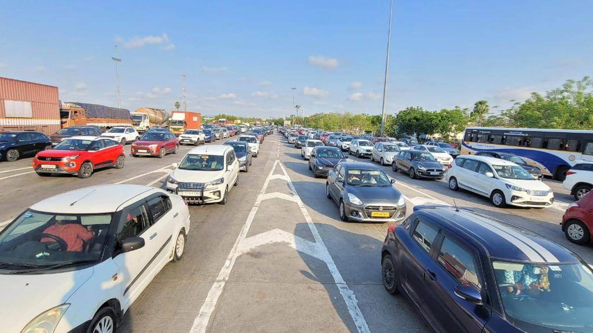 36 vehicles every minute: Festive rush pushes Panthangi toll traffic to 52,000 in a day