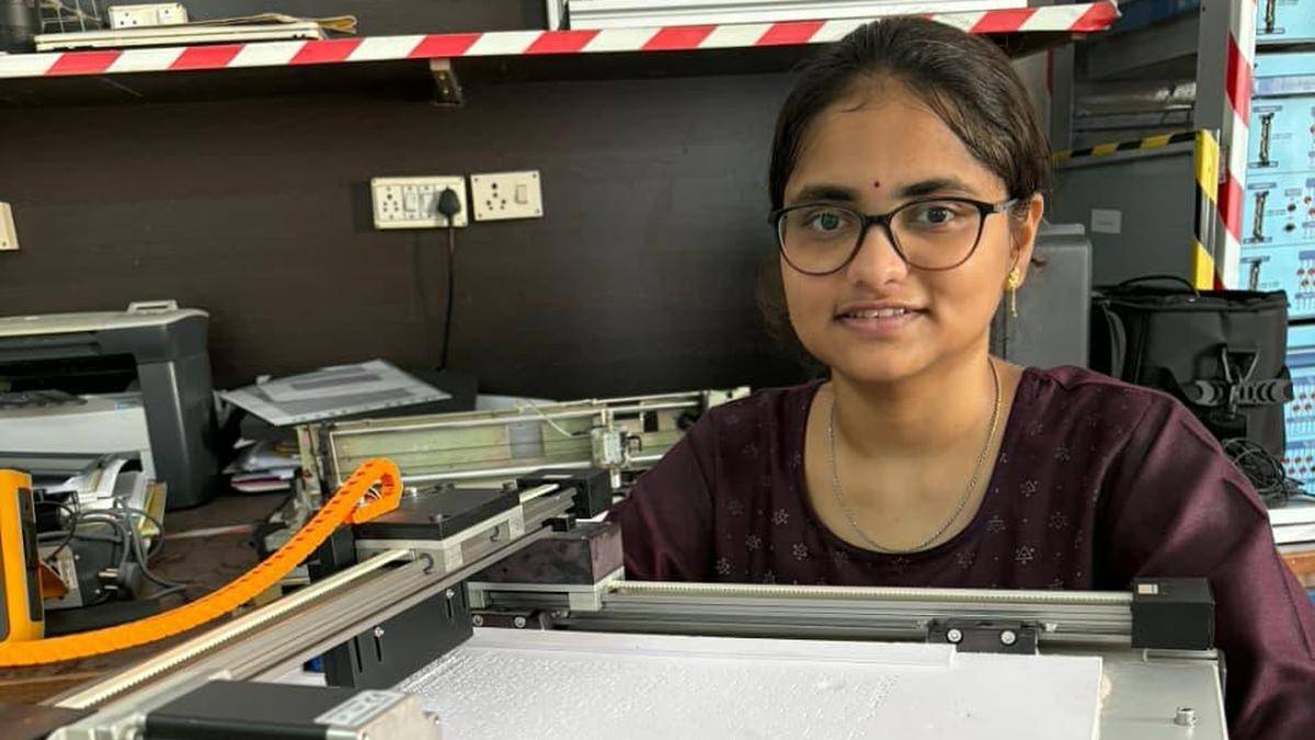 20-летняя студентка из Андхра вошла в топ-20 премии James Dyson Award с голосовым принтером для печати шрифтом Брайля