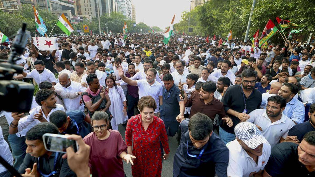 Die Polizei von Delhi erstattet zwei Anzeigen wegen Oppositionsprotests