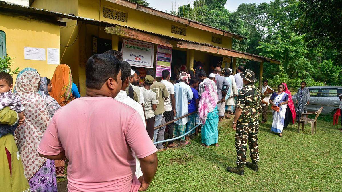 Die Wahlbeteiligung in der Lok Sabha-Umfrage in Nagaon lag bei 76%.