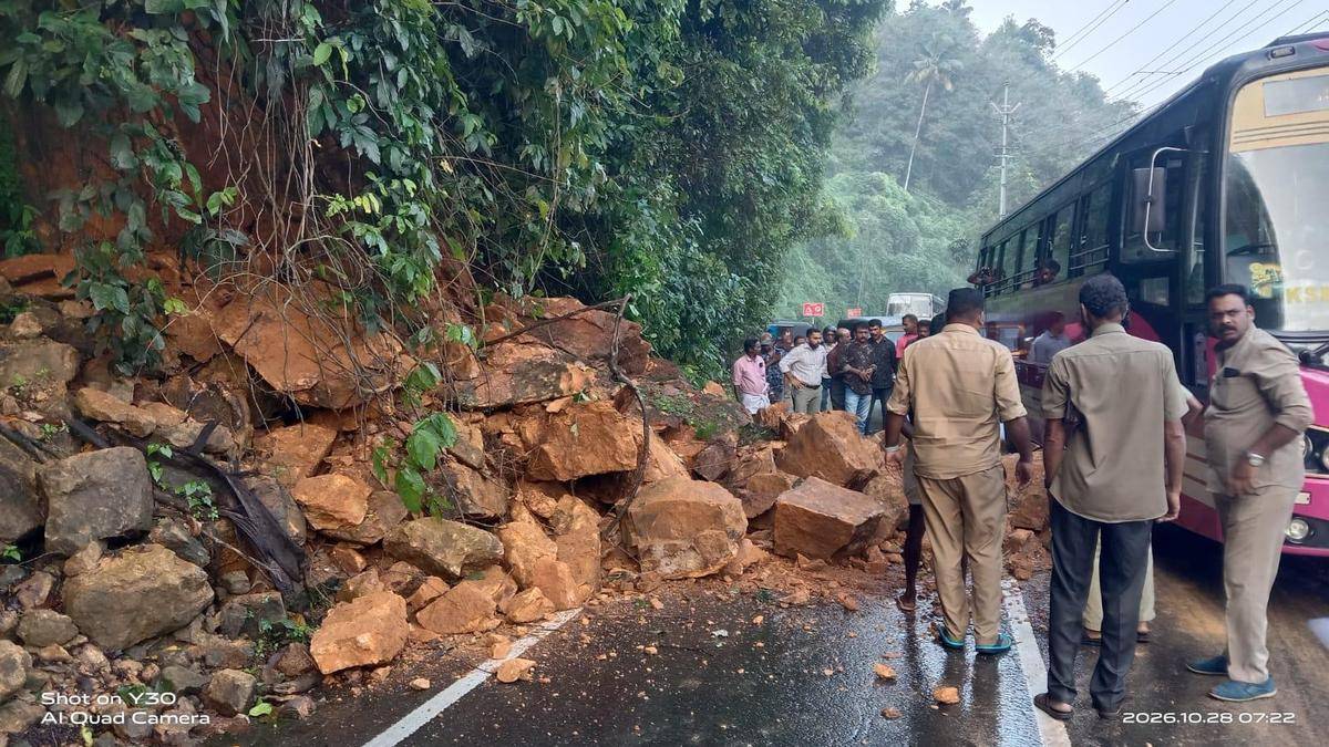 Rockfall disrupts traffic in Idukki