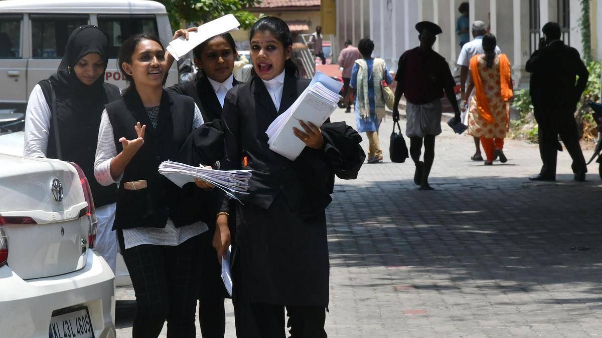 Supreme Court asks States, UTs to allocate funds to build bar rooms, washrooms for women advocates