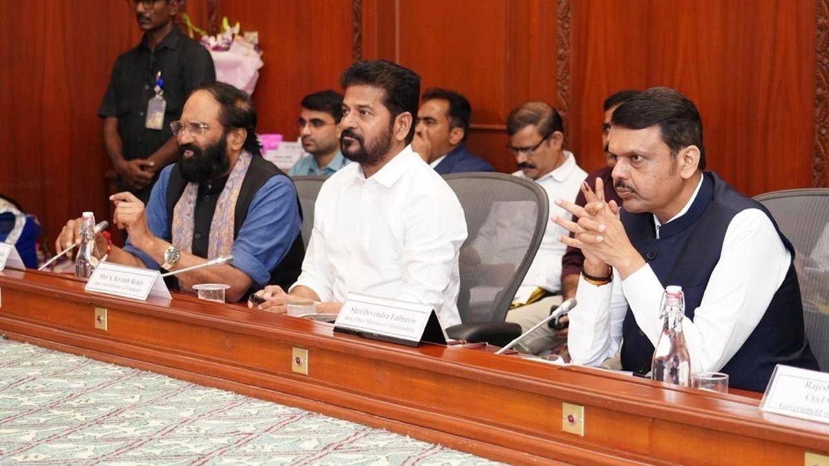 Maharashtra CM responds positively to Telangana’s request for 152-metre Tummidihatti barrage