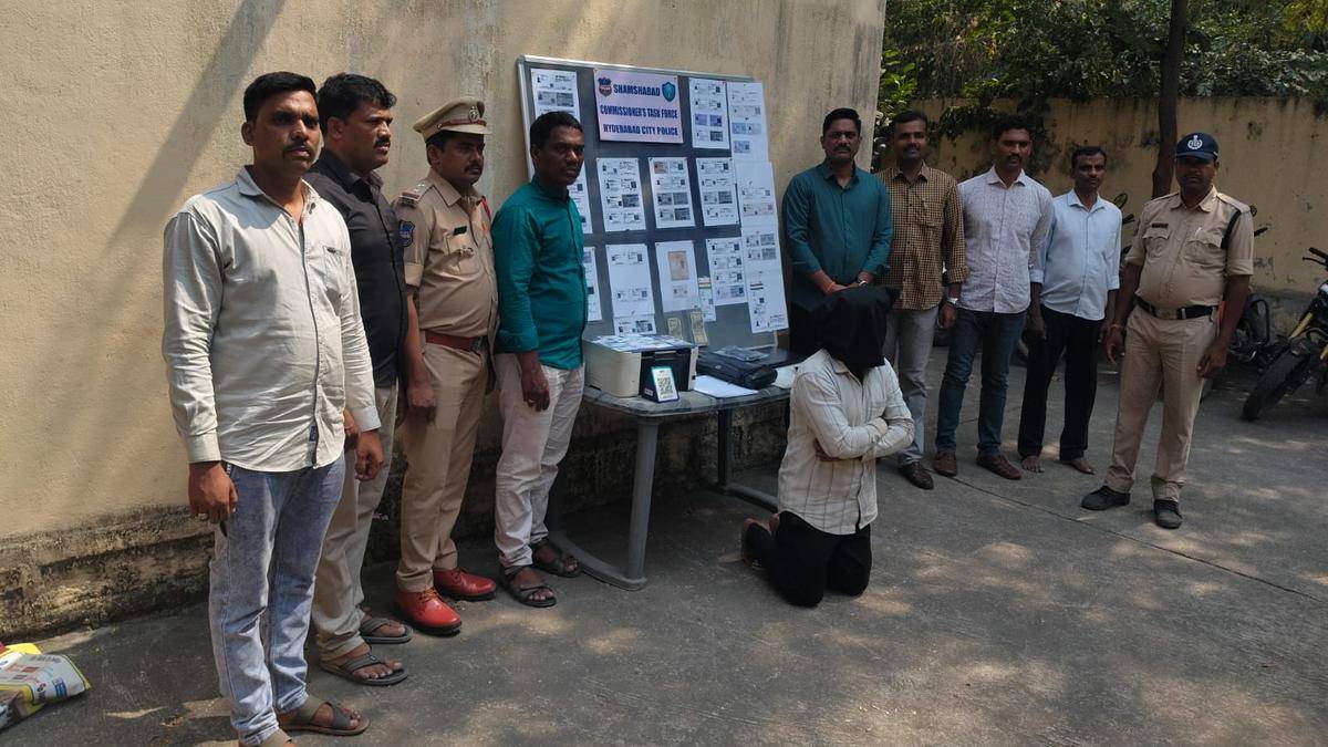 Man held for altering Aadhaar, PAN card details; charged ₹300 to change date of birth
