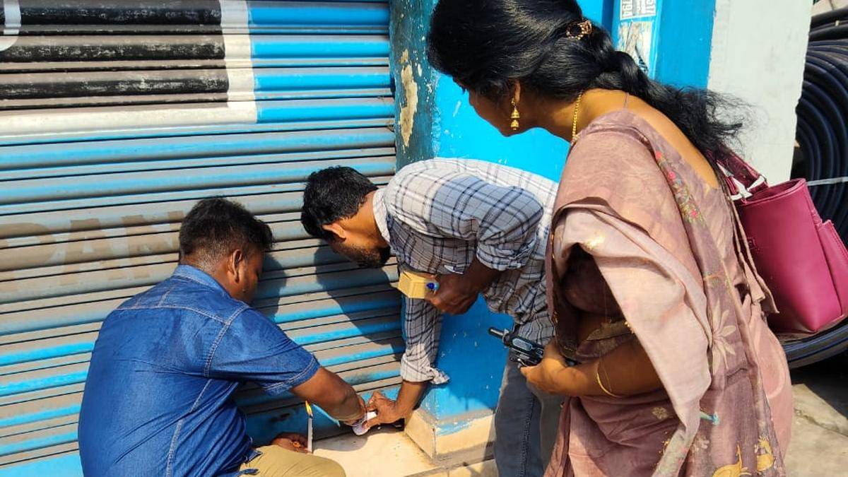 GVMC versiegt 58 Geschäfte in Visakhapatnam an einem Tag wegen Abfallstreuung auf Straßen, verhängt 4.36 Lakhs in Strafen