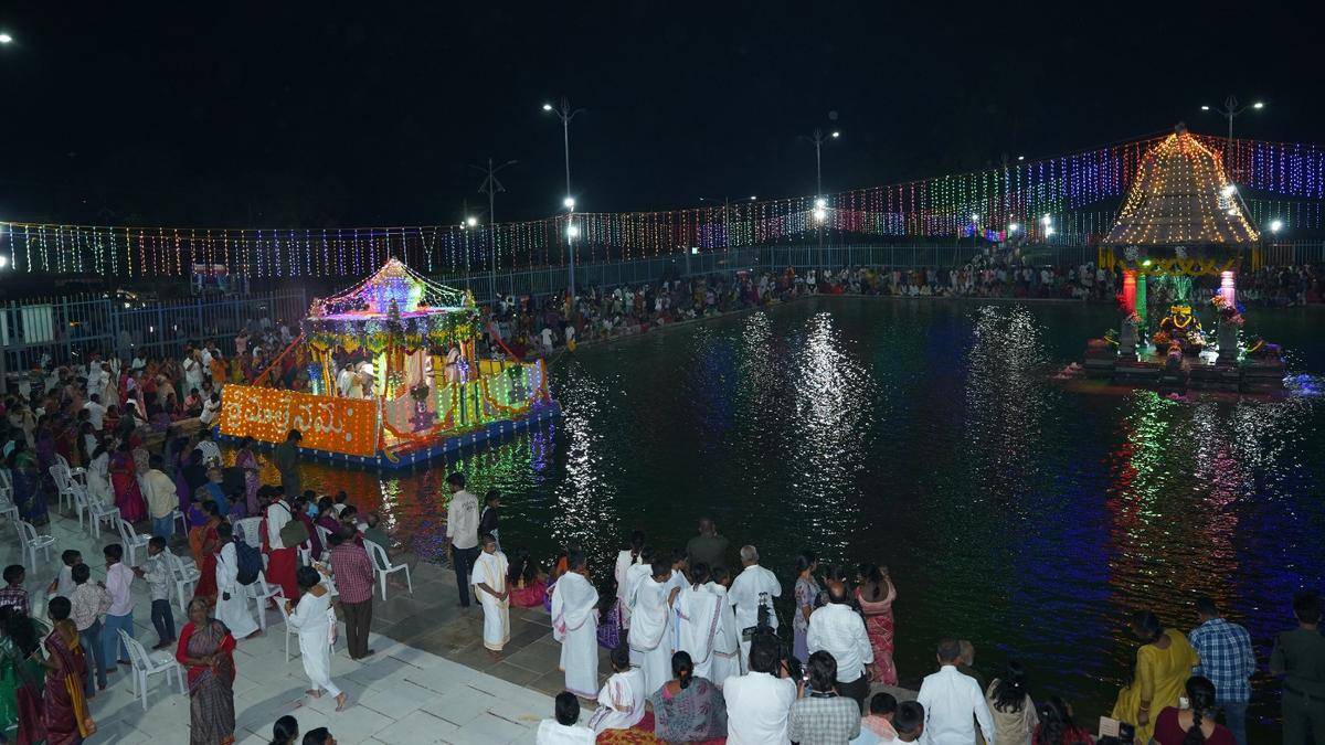 Teppotsavam on temple tank marks end of Dasara festivities at Srisailam