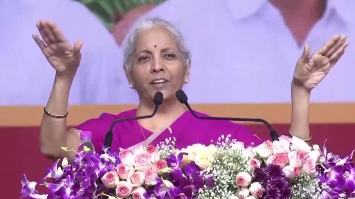 O clipe de Naidu acalmar a multidão no discurso de Sitharaman em Madanapalle, Andhra Pradesh, provoca uma discussão entre o Congresso e a NDA