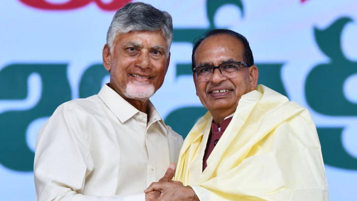 આંધ્ર માટે નવ લાખ ઘર: નાયડુ, ચૌહાણે PMAY-G અંતર્ગત પ્રથમ ત્રણ લાખ માટે પાયો નાખ્યો