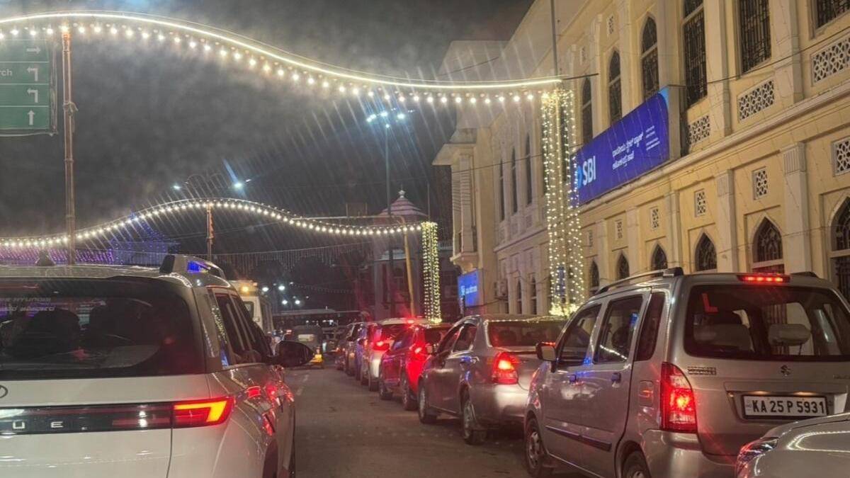 Grand illumination, drone show trigger traffic chaos in Mysuru