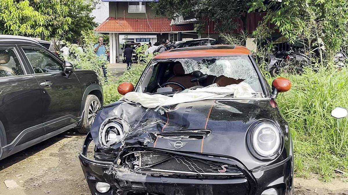 Nedumbassery accident: CPI(M) stages protest march to police station over ‘indifference’ in handling of case