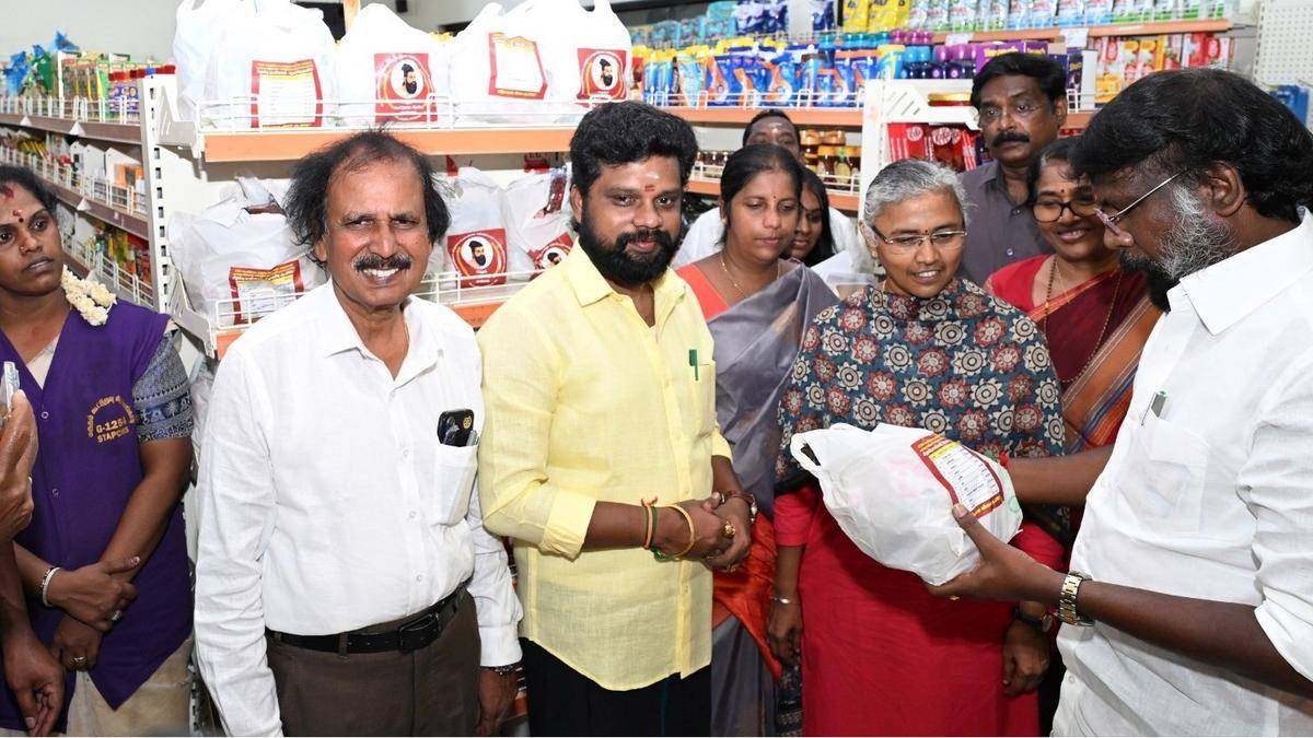 Cooperative supermarkets to sell packets with 10 essential commodities for ₹200