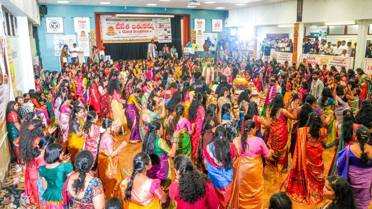 Over 2,000 attend TAUK’s handloom-themed Bathukamma, Dasara celebrations in London