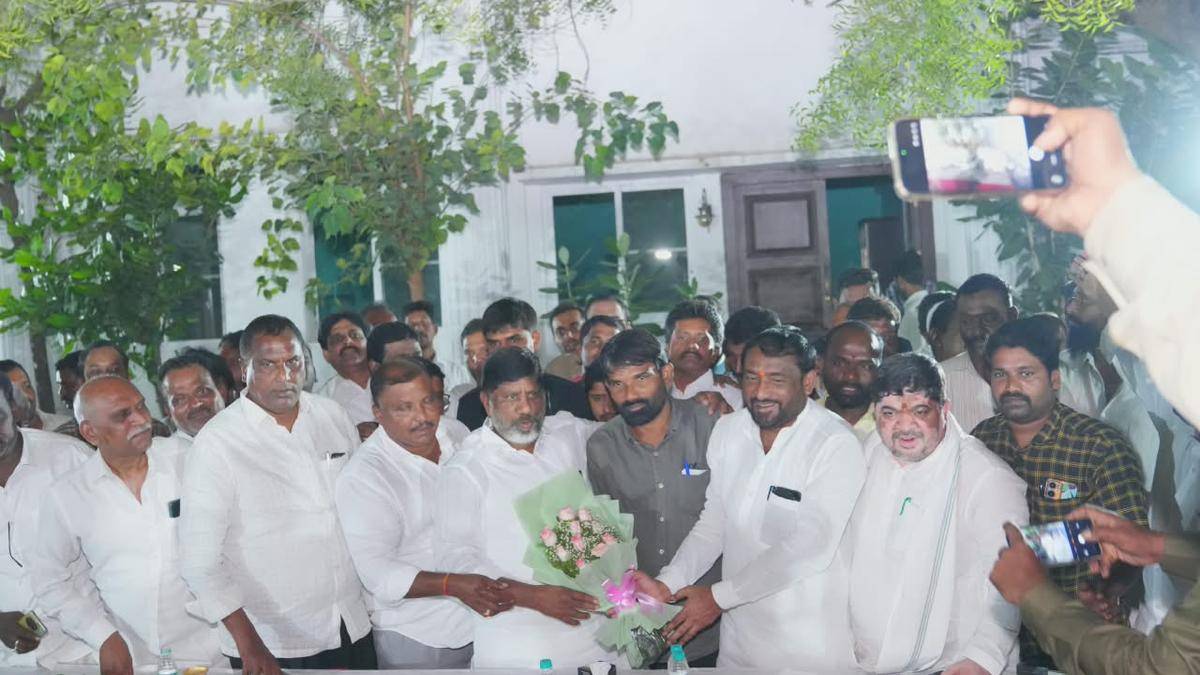Telangana to set up welfare board for auto drivers: Bhatti