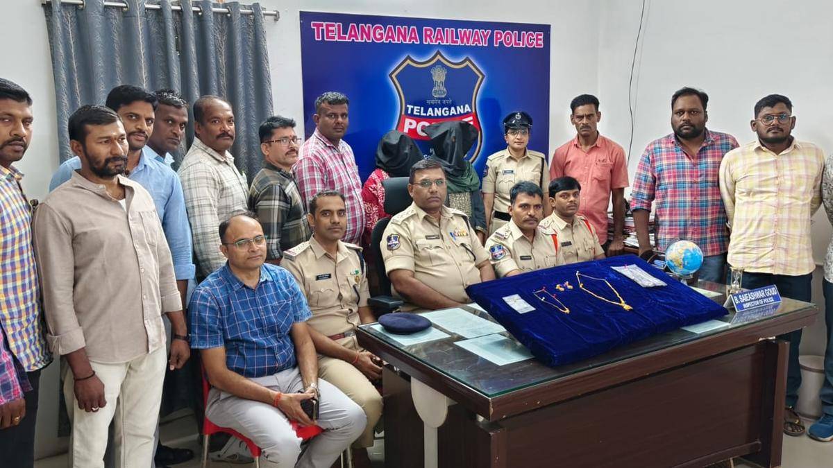 Woman, daughter arrested for thefts in trains, gold worth ₹10.6 lakh recovered
