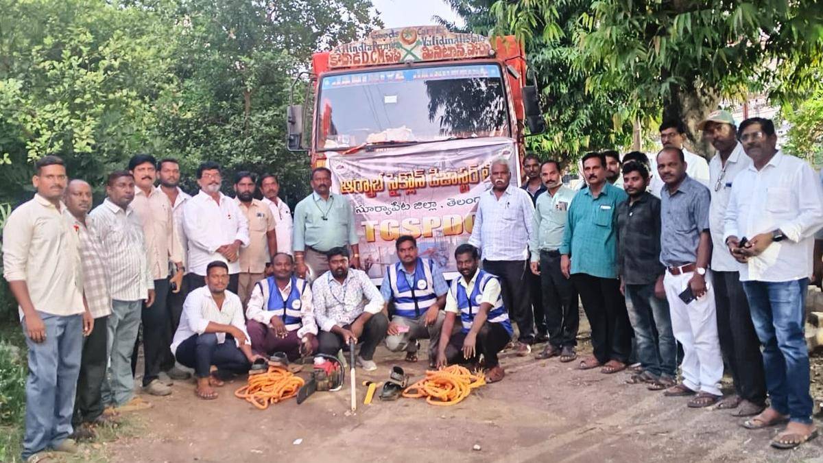 Telangana sends 2,000 staff, material to A.P. for power supply restoration work