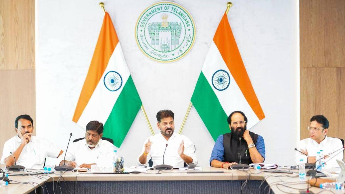 Telangana CM asks officials to be prepared to convince Maharashtra for 152 m FRL barrage at Tummidihatti