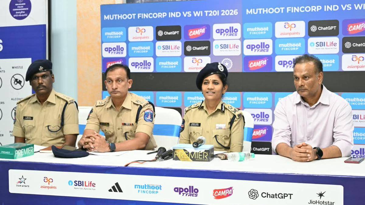 2.200 Spieler sichern das Indien-Westindische T20-Spiel im Uppal-Stadion in Hyderabad am 14. Oktober