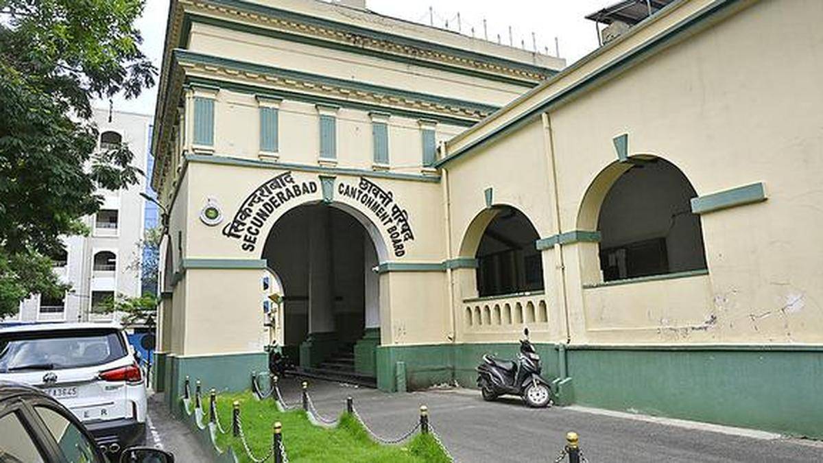സെക്കന്തരാബാദ് കന്റോൺമെന്റിലെ നാല് റോഡുകൾ അടച്ചു; 2023ലെ പ്രതിരോധ മന്ത്രാലയ ഉത്തരവ് പാലിക്കുന്നതിനെ ചോദ്യം ചെയ്ത് താമസക്കാർ